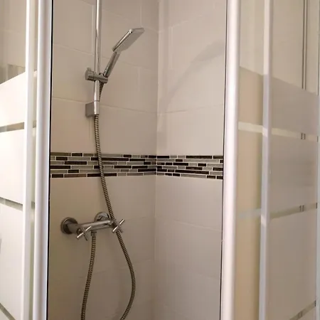 Julia 阿尔福维尔